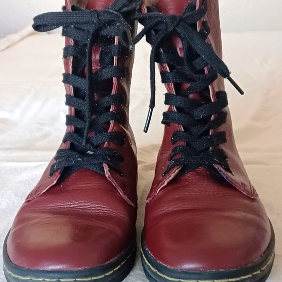 Dr. Martens. Womens Burgandy Red Lace-Up Combat Boots. Size 7. - Picture 1 of 9